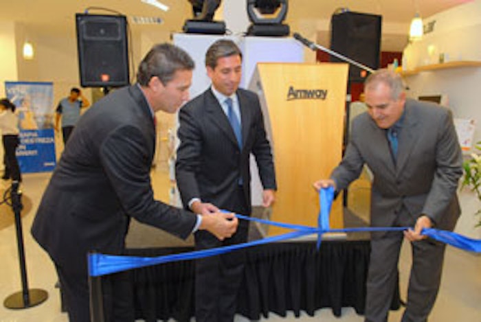 Jerry Ditrapani, Experience Centers manager for Amway in Latin America, Damián Specter (representative of the Buenos Aires city government) and Mario Boullón (Amway Argentina, Chile and Uruguay) at the ribbon cutting for Amway's new Buenos Aires Experience Center.