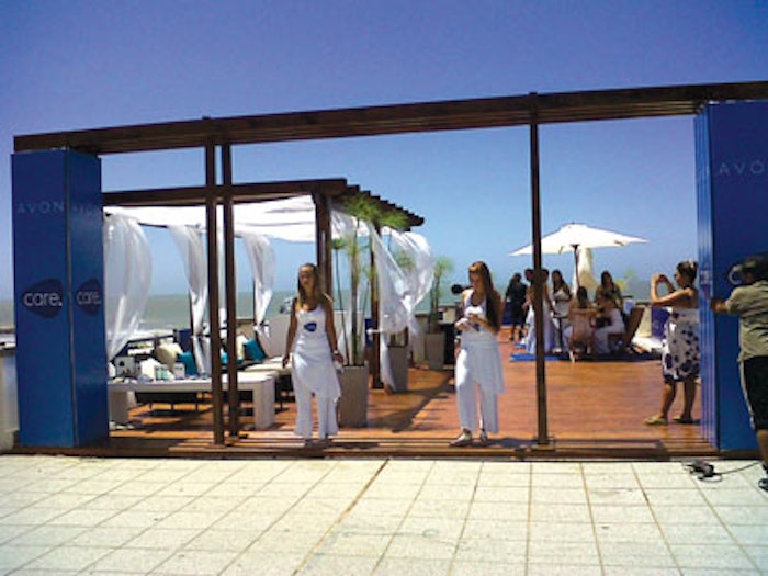 For the launch of its Care brand, Avon operated a “hydration space” on Playa Grande, one of Mar del Plata’s renowned beaches.