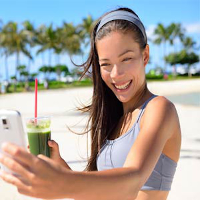 300_Woman_Selfie_Beach