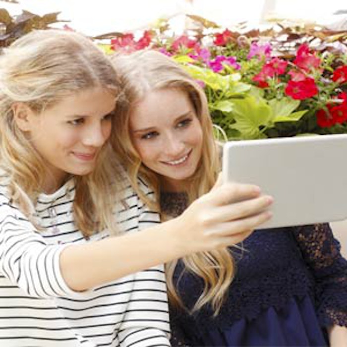 300_Women_Chat