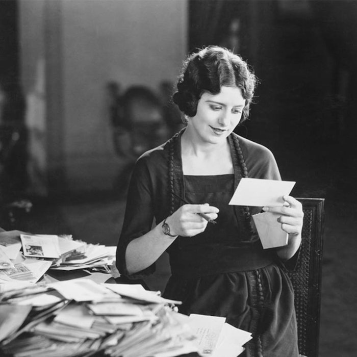 850-woman-mail-vintage