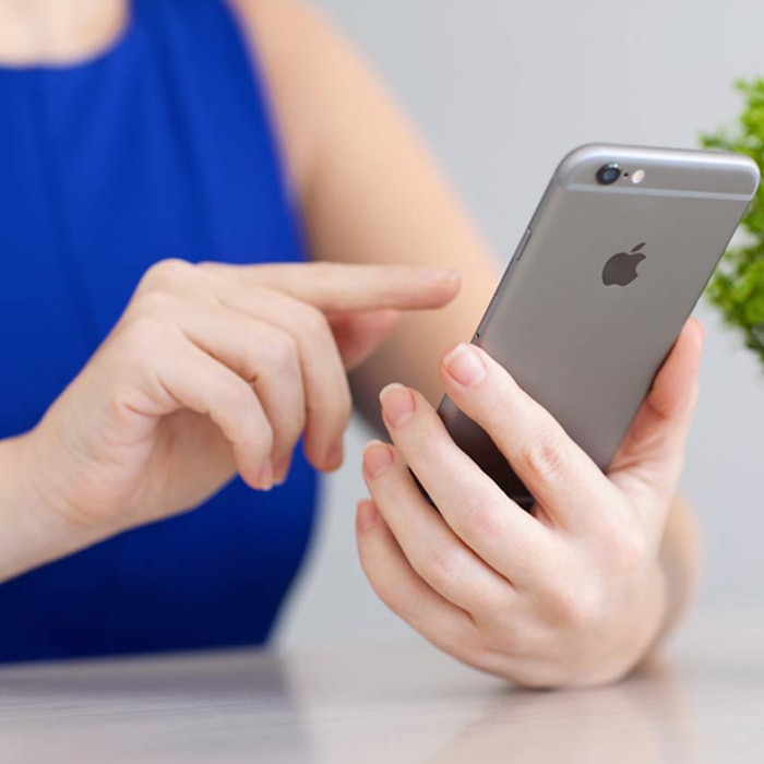 850-woman-iphone1