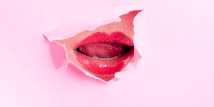425-woman-lips-paper