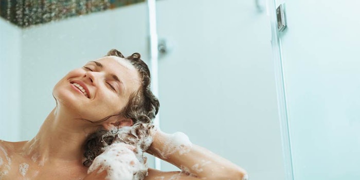 425-woman-shampoo