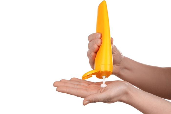 850_SI1508_Sunscreen_YellowTube_parallax2