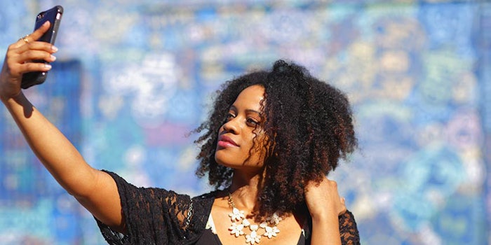 425-black-woman-hair-selfie