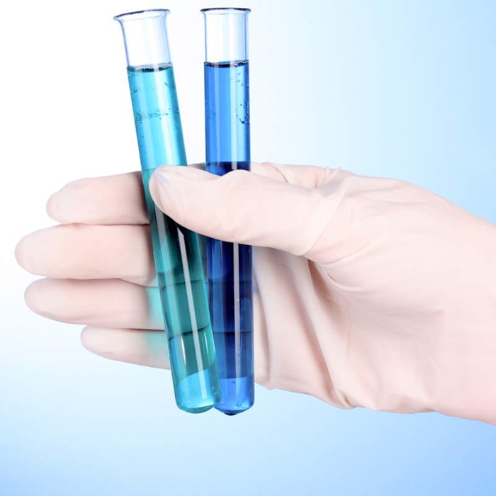 800_testtubebluechand