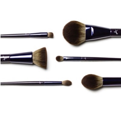 Fan Kabuki Eye Collection: customized for the eye area and featherweight distribution of powder.