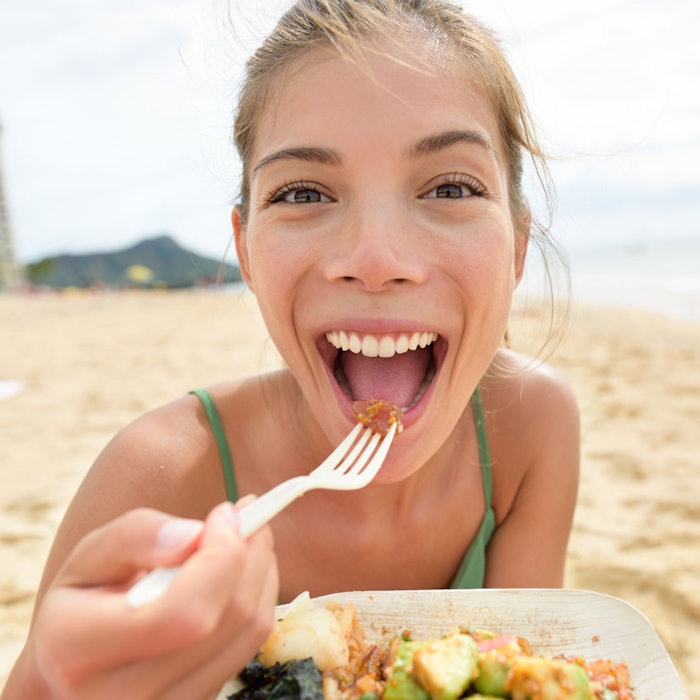 EatingFoodBeach850
