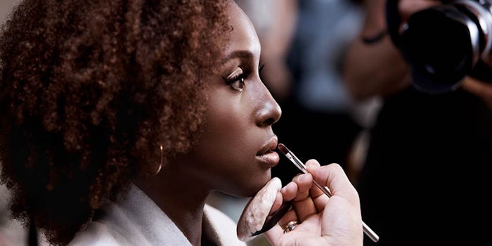Actress, writer and producer Issa Rae represents the new look of the CoverGirl brand.