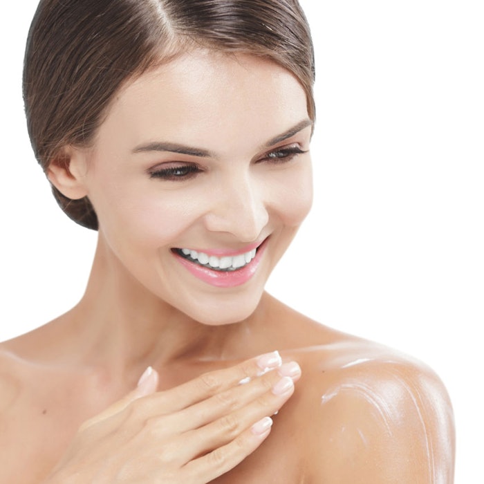 ApplyingLotionShoulder850