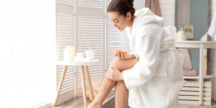 womanapplyinglegscrub_425