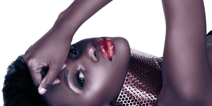 womanlyingwithmetalliclipstick_425