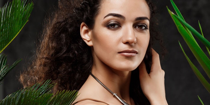EthnicWomanFoliage850x425