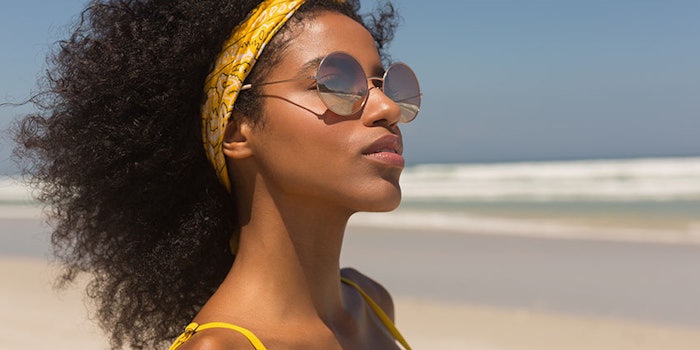 beachsunglasseswoman_425