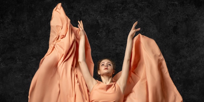 womandancingarmsup850x425