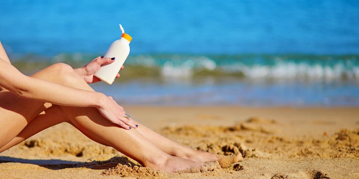 ApplyingSunscreenLegsOcean850x425