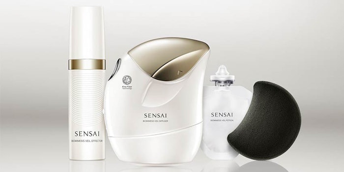 The Veil Applicator expands application to around the eyes, mouth and nose.