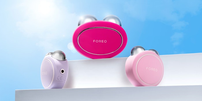 The stimulating microcurrents help to build collagen, repair elastin, and tighten and tone