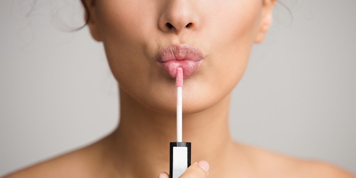 The lip plumper product has 25,900 searches