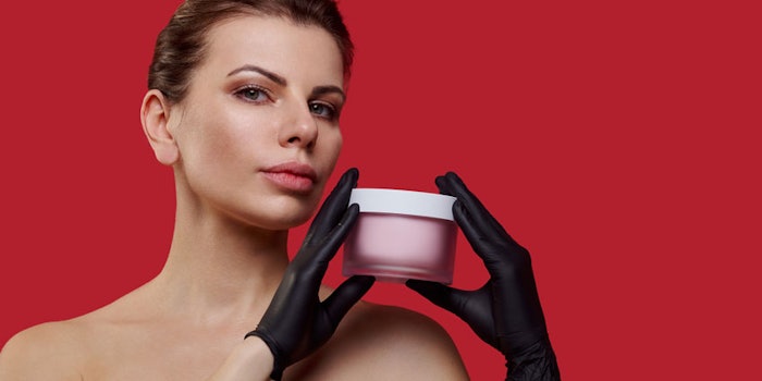 WomanGlovesSterileJarBeautyCream_850x4245