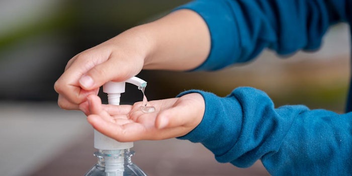 ChildHandsUsingSanitizer_850x425