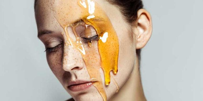 Apibreeze offers mild renewal with biotechnological polyhydroxy acids and honey.