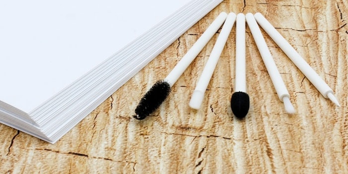 The cosmetic applicators feature sustainable FSC certified white paper handles.