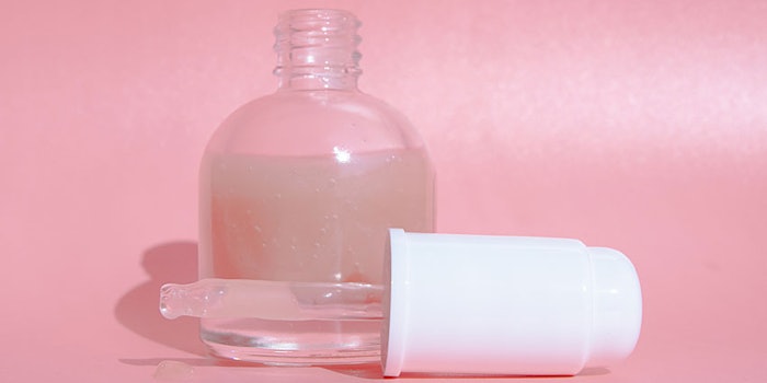 The Organic Vegetable Glycerin is derived from organic vegetable oils to create an odorless, colorless emulsifier and moisturizing agent.