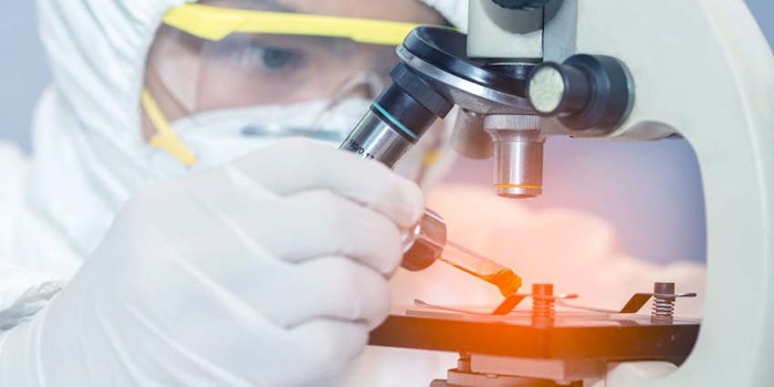 LabTechnicianMicroscopeSamplesLifeScienceConcept_850x425