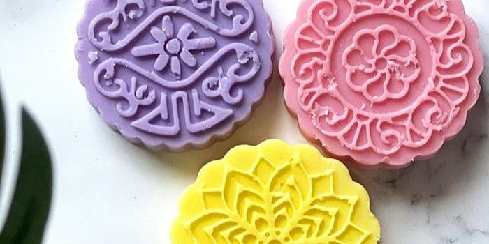 The lotion bar is available in three different scents: rose, lavender and lavender lemongrass.