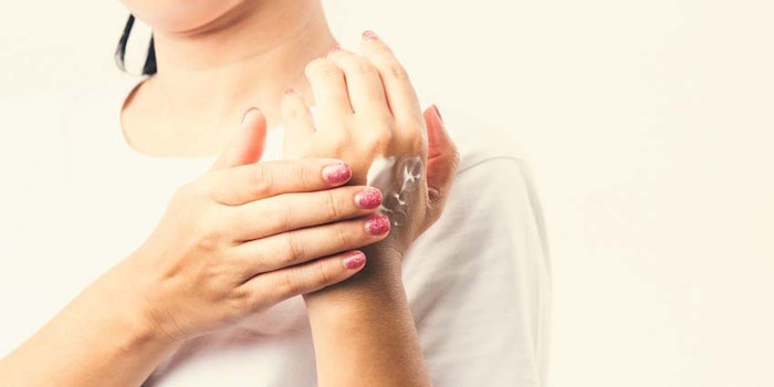 WomanApplyingThickSkinCream_850x425