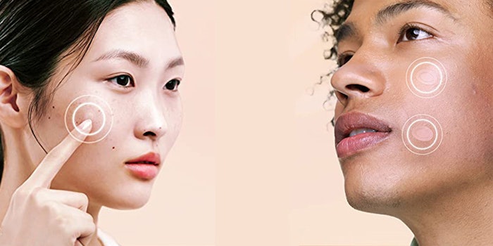 COSRX Master Patch Intensive is an upgraded version of the hydrocolloid patches that form a protective, air-tight, healing seal around blemishes.