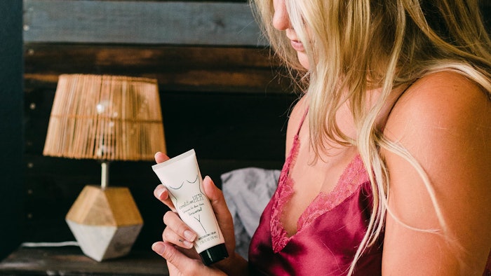 ConditionHer is formulated without mineral oils, petrochemicals, phthalates, parabens, synthetic dyes and synthetic fragrances.