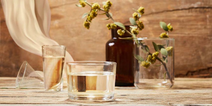 JD-Lusteris-Ingredient-silk-background-woodgrain_850x425