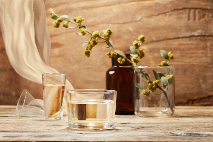 JD Lusteris acts as an emollient, co-emulsifier and humectant in one.