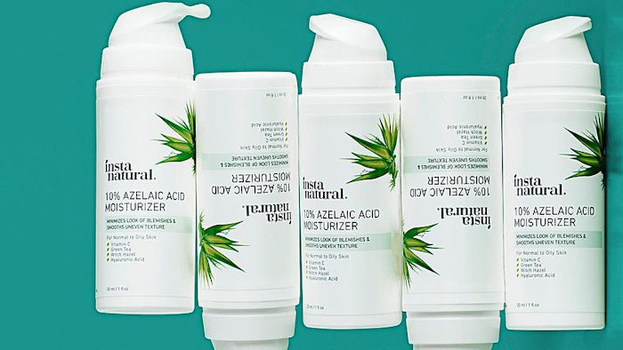 The azelaic acid moisturizer sheds pore-clogging debris to reveal smooth skin with reduced signs of blemishes.