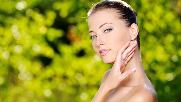 Calmapsin reportedly reduces signs of sensitive skin as it offers a calming and antioxidant effect.