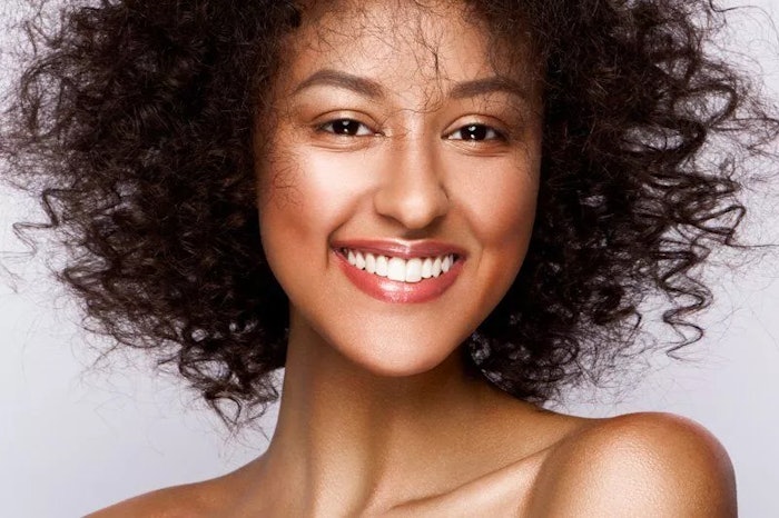 Utilizing its natural ingredients, the Glow Face Oil embraces the &ldquo;glow skin&rdquo; phenomenon by offering emollience with vitamins C and E, all without greasiness to promote healthy-looking skin.