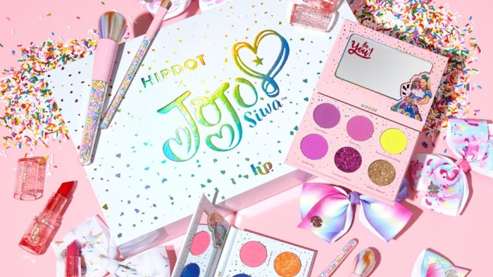 The HipDot x JoJo Siwa collection includes different colored palettes, four brushes and a three-piece lip set.