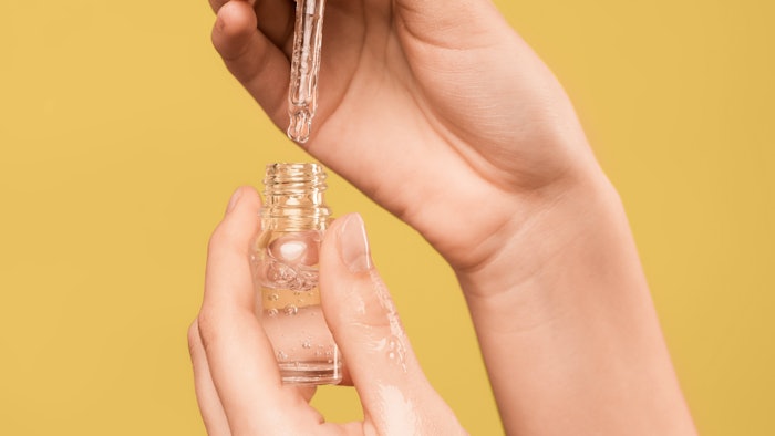 Microphyt has designed Luteana for sensitive skin, a golden oil that rebalances the neuro‐immuno‐cutaneous (NIC) system and soothes the skin to improve well-being.