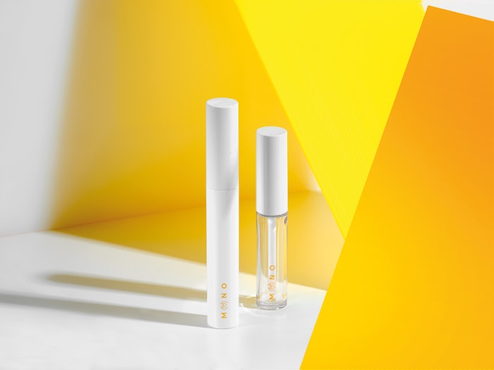 The Mono line consists of a pack for mascara and another for lip gloss, made in single-material rPET, i.e. recycled and highly recyclable.
