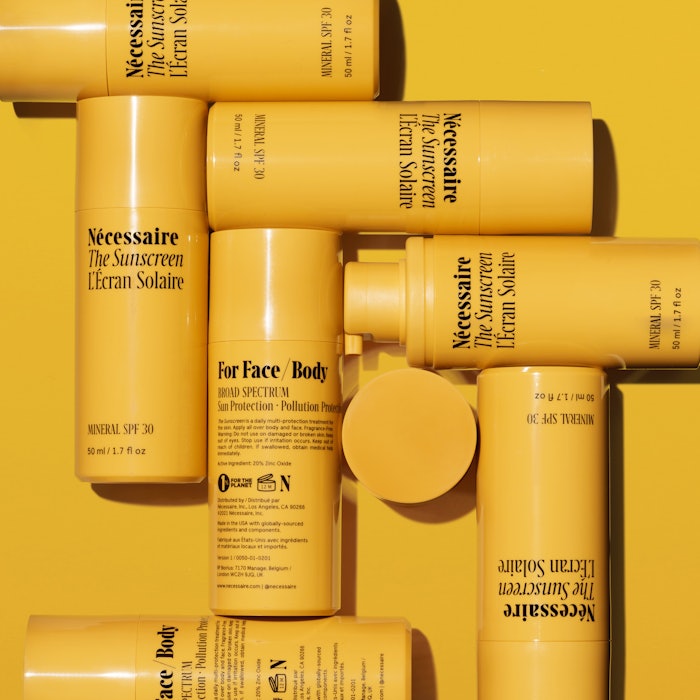 The Sunscreen contains a blend of 20% non-nano zinc oxide and 1% laminaria saccharina (algae) to help protect the skin against sun and pollution damage.