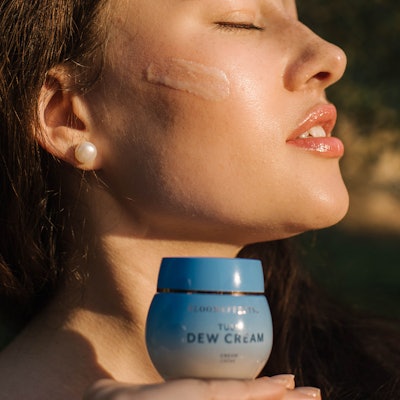 The Tulip Dew Cream is free of any synthetic fragrance or essential oils.