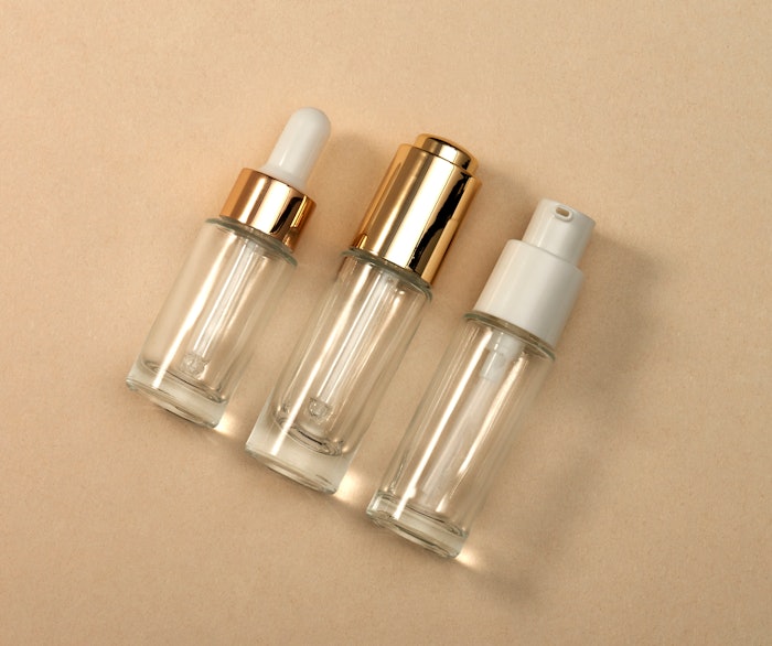 The series is available in three variants: Claudette Large 10 Super-Weight (SW), Claudette Large 12 SW and Claudette Large 15. Two of the sizes are characterized by a super-weight style featuring a heavier glass bottom for a luxurious look and feel.