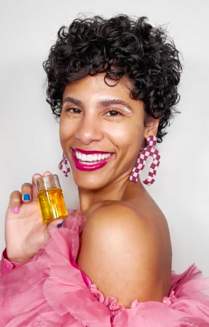 Using the hashtag #OLAFLEX, Olaplex’s TikTok challenge features fans showing before-and-after images that illustrate how the hair care brand’s bond-building products helped them improve their hair.