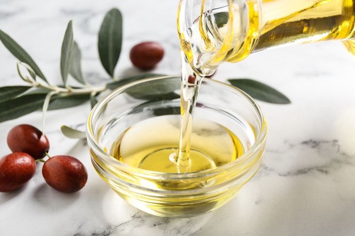 Leading Jojoba oil manufacturer and provider, Jojoba Desert released a study that shows JD Jojoba oil usage results in marked skin barrier improvement and moisturizing effects, concluding that the usage of Jojoba oil over time creates healthier skin.