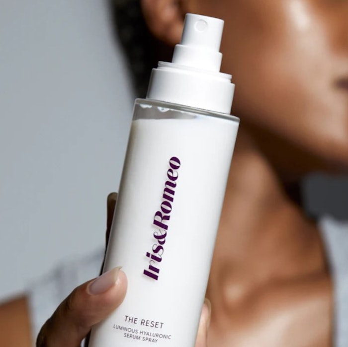 The Reset Hyaluronic Acid + Niacinamide Serum Spray combines niacinamide, ceramides and hyaluronic acid.
