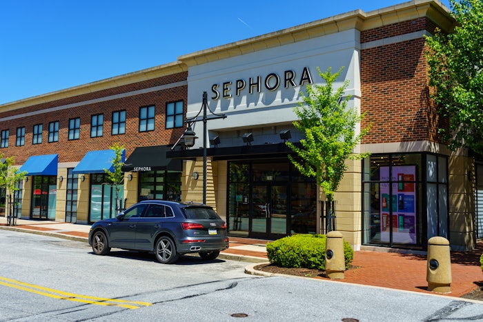 Sephora operates more than 2,600 stores in 35 countries (as of 2020) and offers roughly 78,000 products.