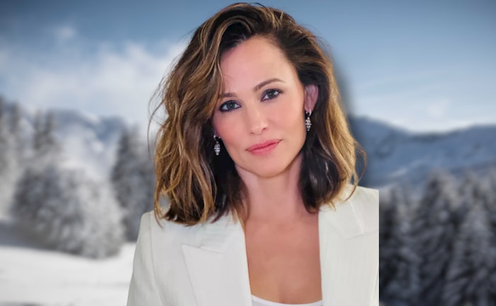 Jennifer Garner sports new lob hair look, styled by Adir Abergel.